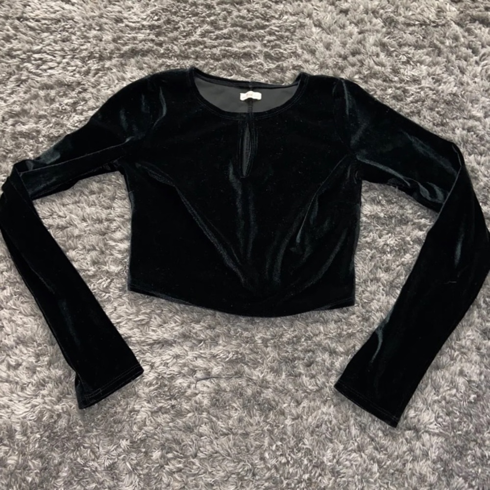 Black Velvet Long Sleeve Crop Top